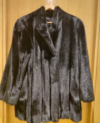 Chaquetón imitación visón negro