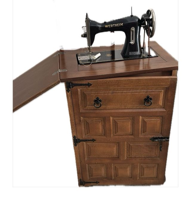 Máquina de coser Wertheim antigua