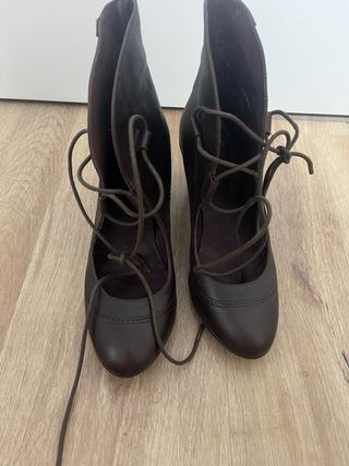 Botines Camper Marrones con Cordones