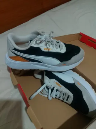 Zapatillas Puma Negras, Naranjas y Blancas