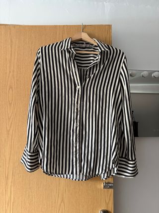 Camisa Rayas Blanca y Negra