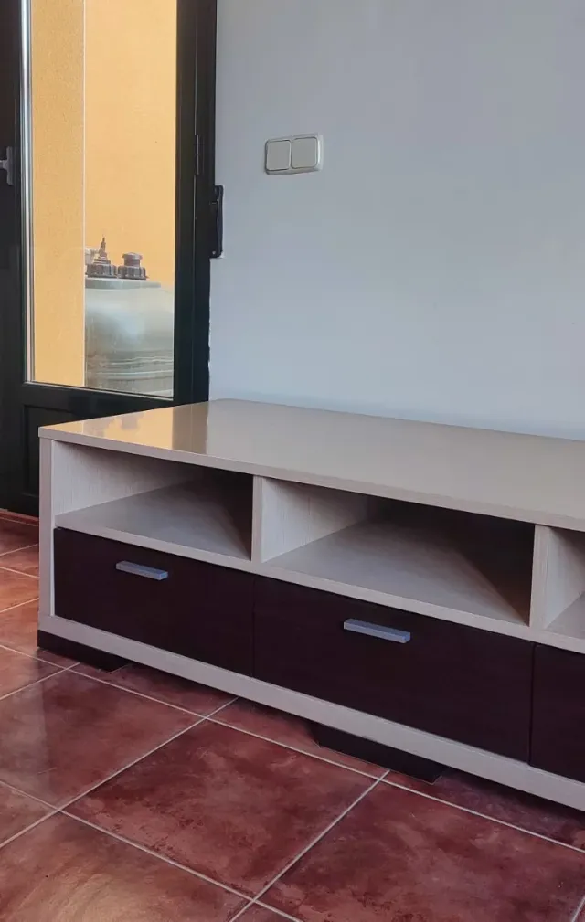 Mueble TV beige y marrón