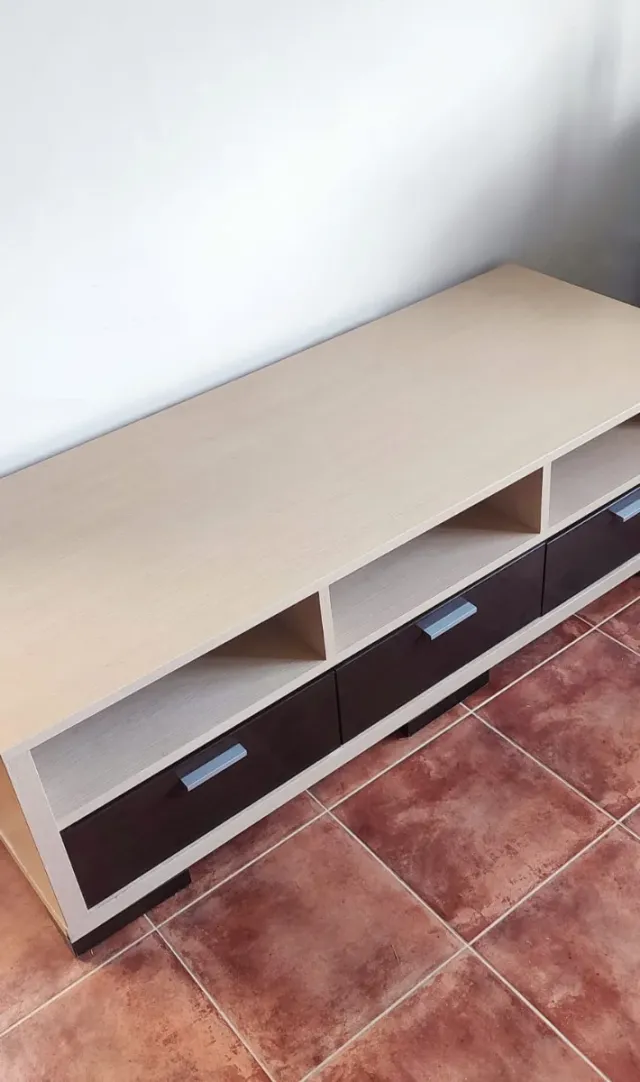 Mueble TV beige y marrón