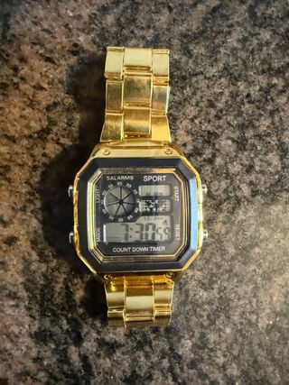 Reloj Digital Deportivo Dorado