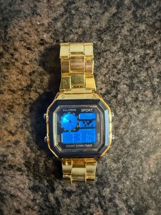 Reloj Digital Deportivo Dorado