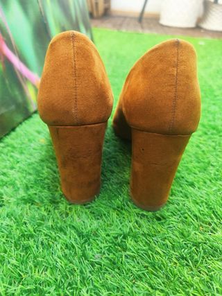 Zapatos tacón camel mujer
