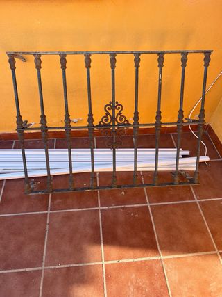 Reja de hierro forjado para ventana