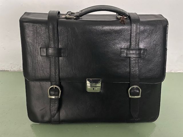 Maletín de piel negro para documentos