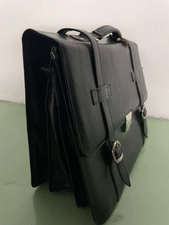 Maletín de piel negro para documentos