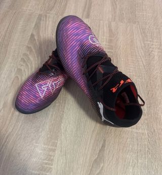 Botas de Fútbol Puma Morado y Negro
