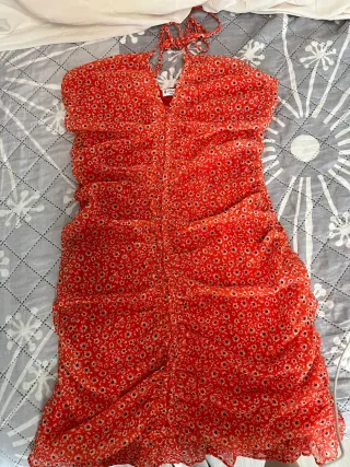 Vestido fruncido floral rojo Stradivarius