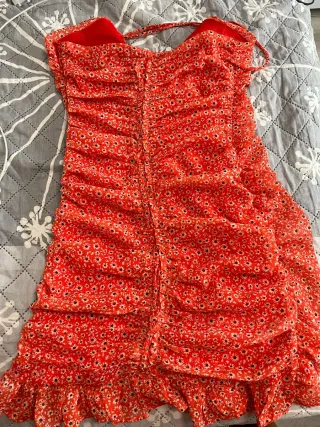 Vestido fruncido floral rojo Stradivarius