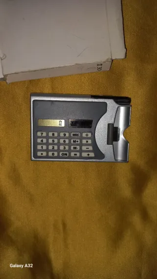 Calcolatrice solare tascabile