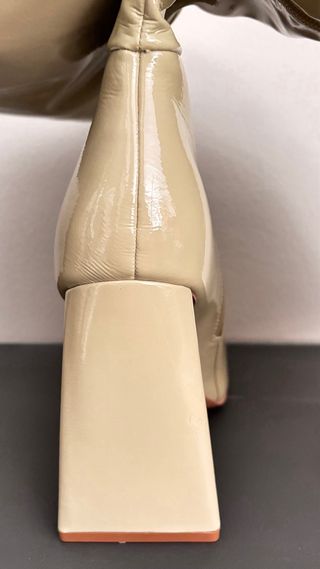 Botas altas charol beige