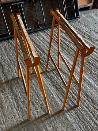 Caballetes de obra naranjas