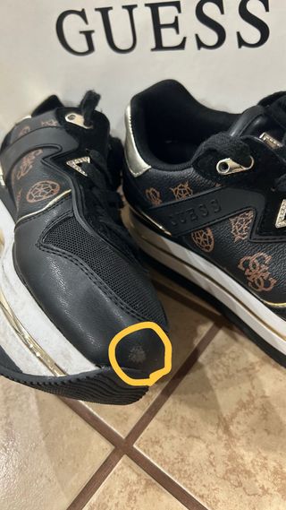 Scarpe Guess nere e oro