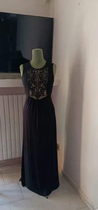 Abito lungo nero con pizzo