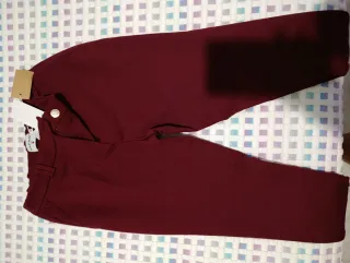 Pantalón largo burdeos Talla 40 con etiqueta