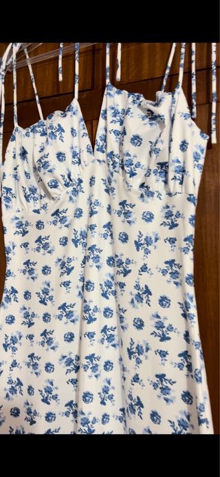 Vestido floral blanco y azul