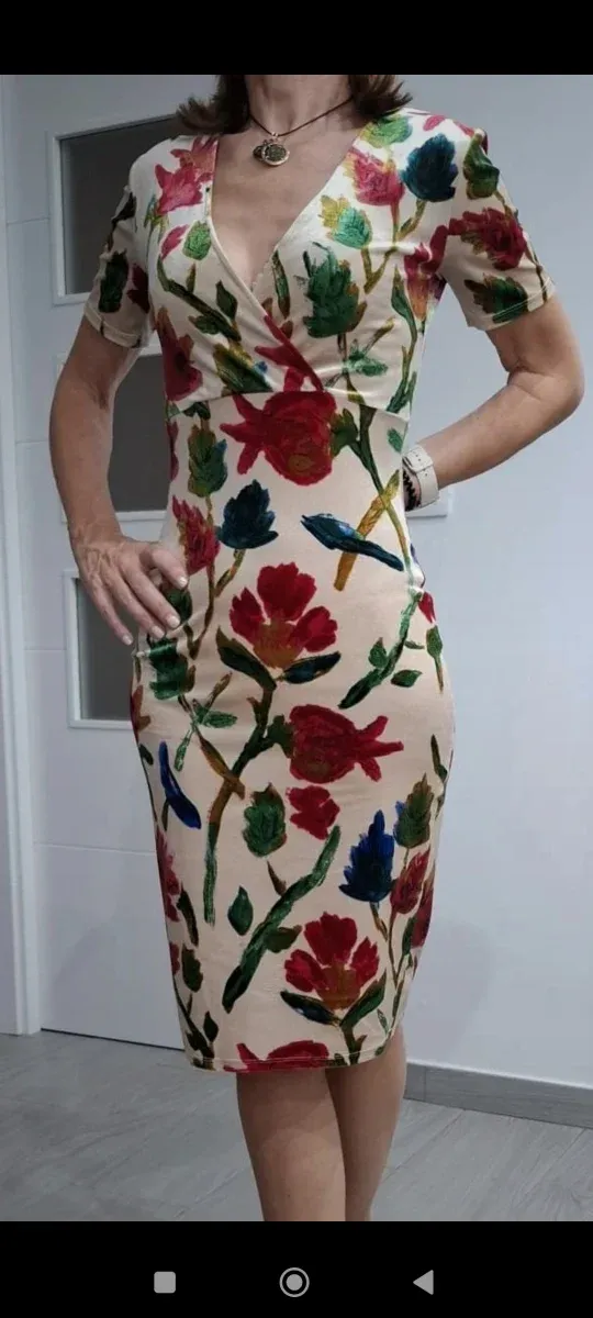 Vestido midi Zara estampado floral cruzado