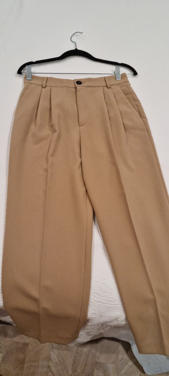 Pantalón Zara color camel