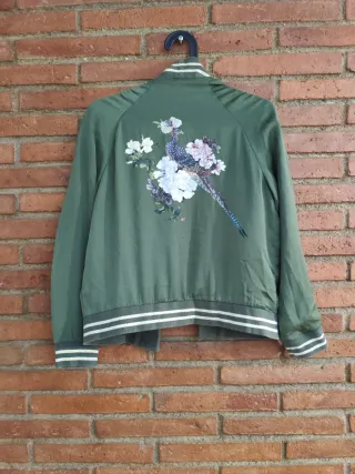 Chaqueta Cardigan Verde Dibujo Ave Stradivarius