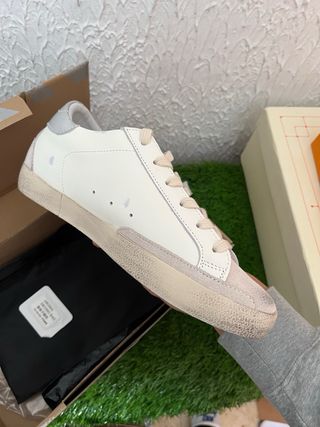 Golden Goose Zapatillas Blancas y Doradas taras