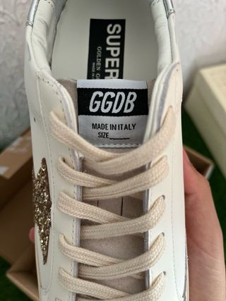 Golden Goose Zapatillas Blancas y Doradas taras
