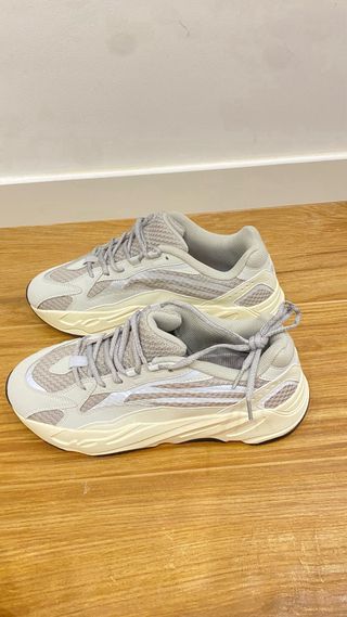 Adidas Yeezy Boost 700 Gris Blanco
