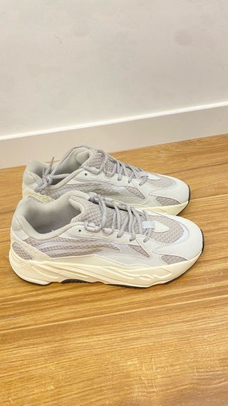 Adidas Yeezy Boost 700 Gris Blanco