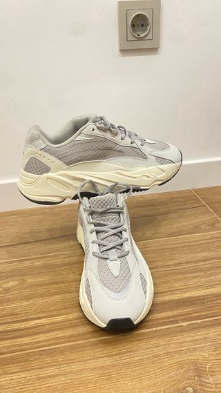 Adidas Yeezy Boost 700 Gris Blanco