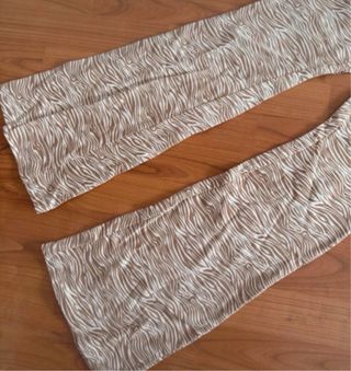 Pantalón flare estampado cebra