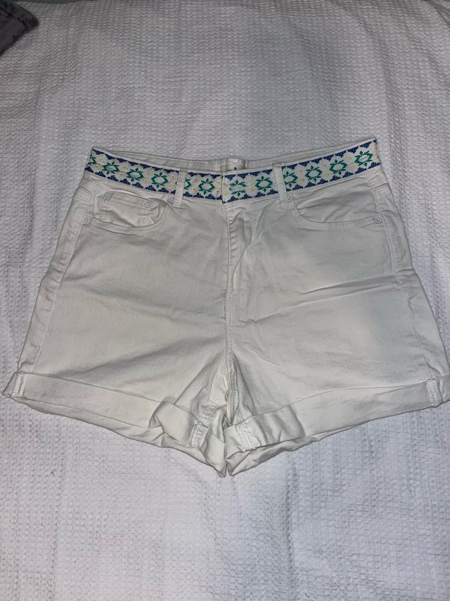 Shorts blancos Springfield con bordado