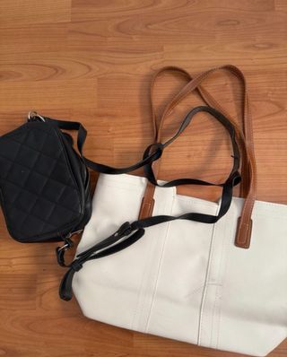 Dos bolsos: negro y blanco