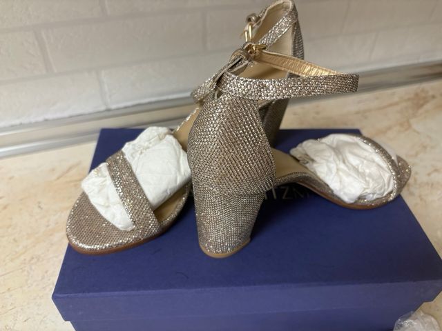 Zapatos de tacón dorados Stuart Weitzman