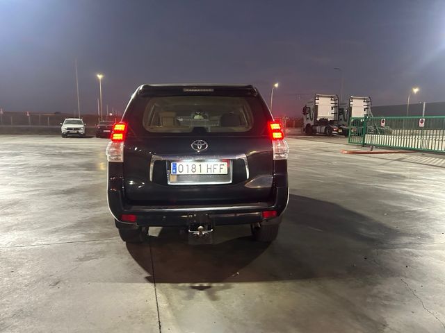 Toyota Land Cruiser 150 2011