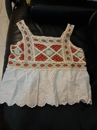 Camiseta de crochet con volantes.nueva