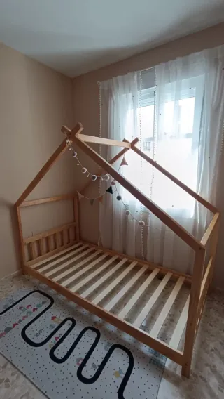 Cama infantil de madera tipo casita