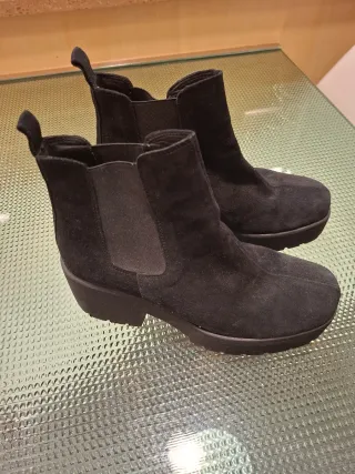 Botines de piel negros