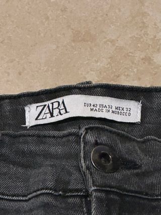 Vaqueros Zara grises desgastados