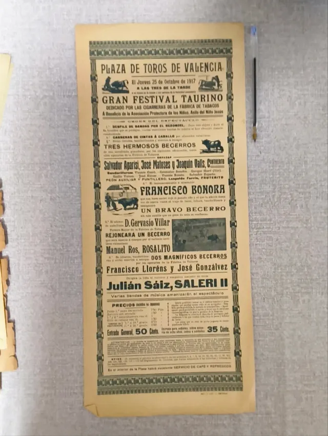 Lote 3 carteles tautinos