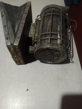 Antico affumicatore per api 