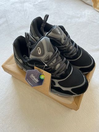 Zapatillas Asics Negras y Grises