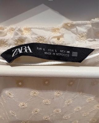 Blusa Zara bordada Talla L