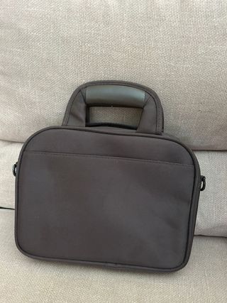 Tablet ASUS con teclado, cargador y funda/maletín