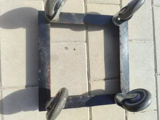 Carrello per il trasporto di fusti di birra.