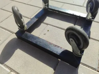 Carrello per il trasporto di fusti di birra.