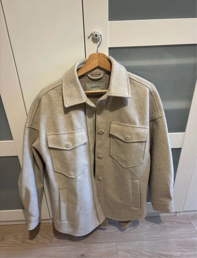 Sobrecamisa paño Stradivarius beige mujer