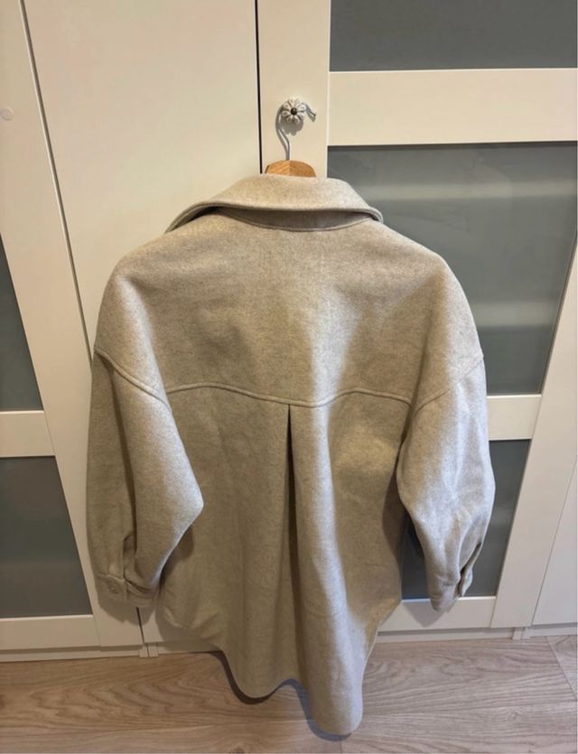 Sobrecamisa paño Stradivarius beige mujer