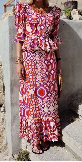 Conjunto blusa y Falda Estampado mono margarida in